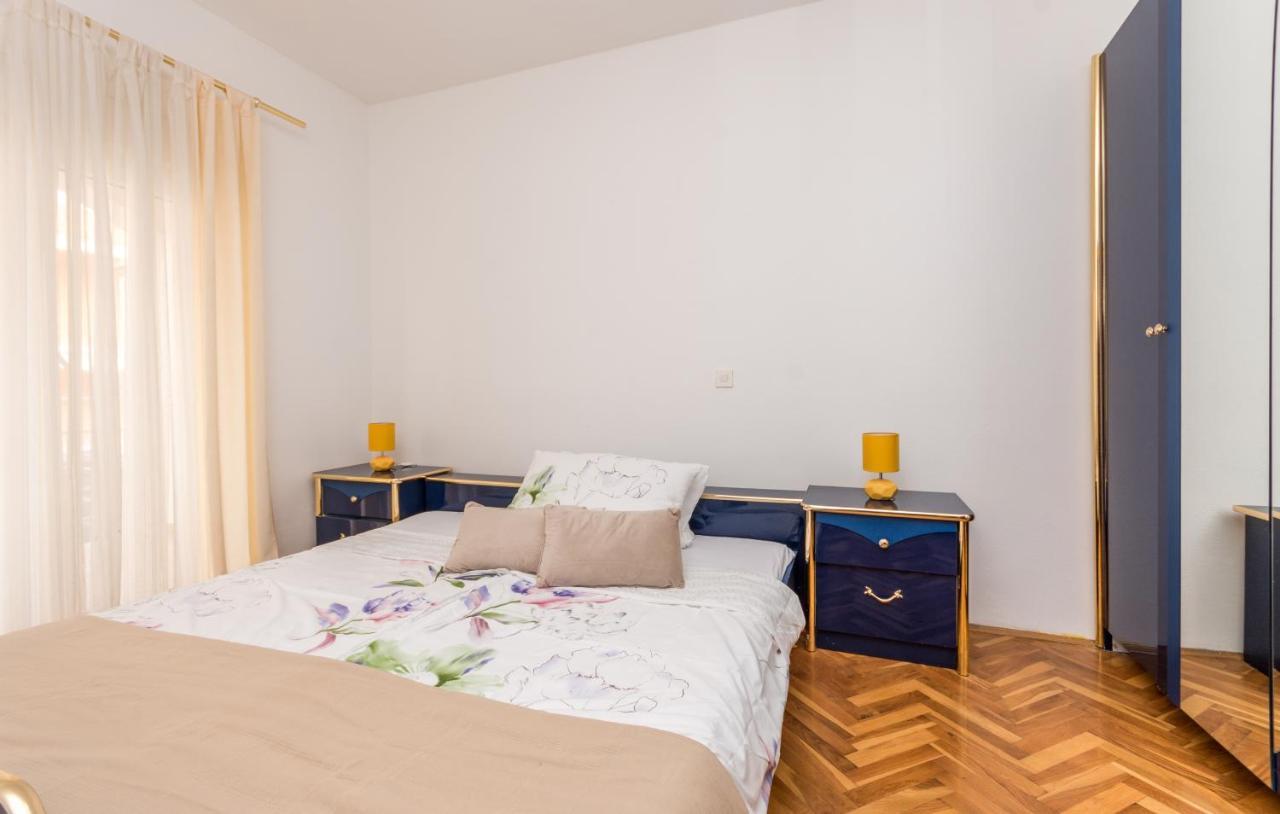 Apartment Pavla With Pool Zadar Exterior photo
